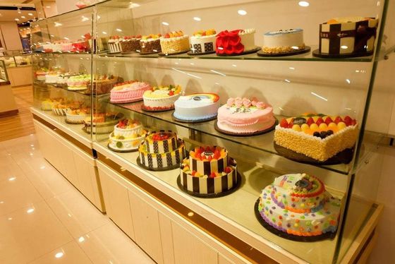 Koekkoelkas met glasdisplay en temperatuurbereik van 2-8