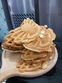 Commerciële Non Stick Electric Egg Waffle Maker met krab en dier vormen Cartoon 110/220 Spanning
