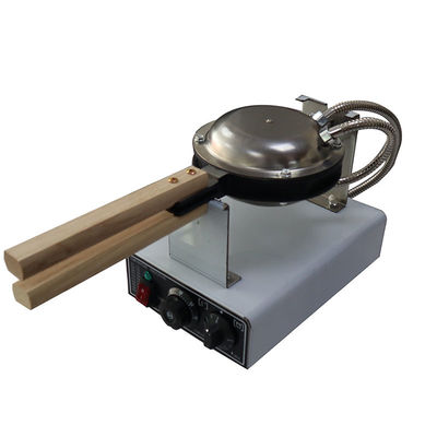 Het maken van bubbelwaffels met balwaffelmachine